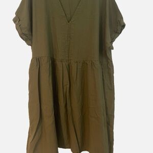 Universal Thread Green Tunic with V-Neck and Short Sleeves